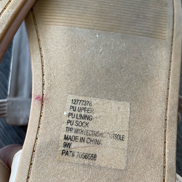 Torrid 9W Sandals With Beading - Picture 5 of 5